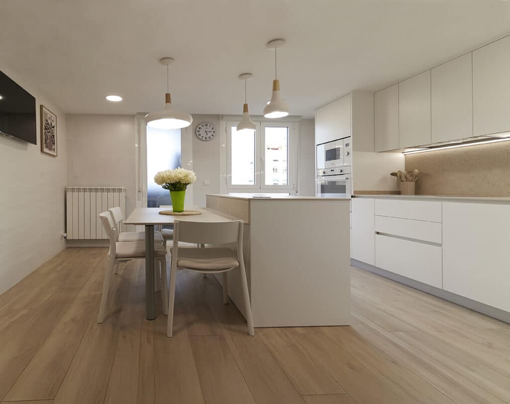 Reforma integral de cocina a medida en el barrio de Las Fuentes en Zaragoza - Marvi