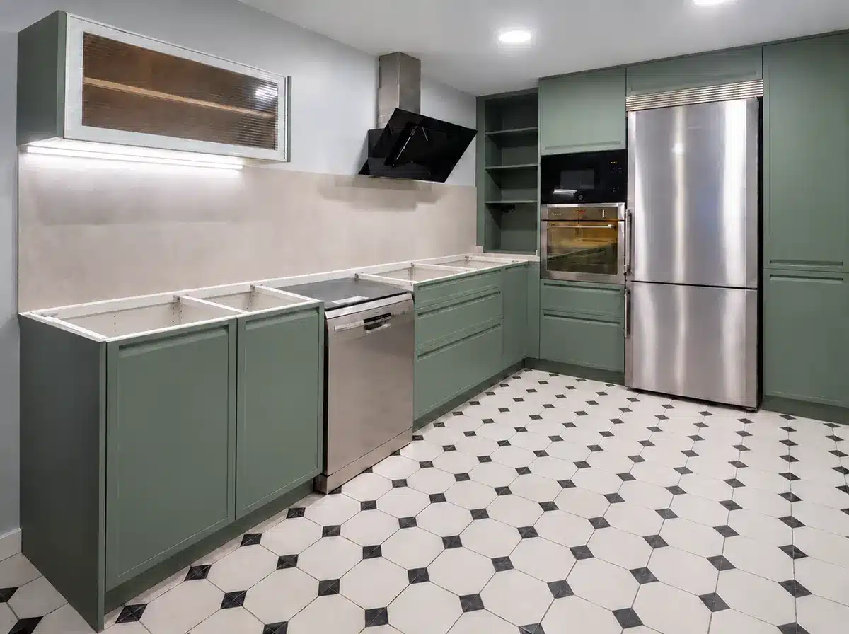 Muebles de cocina instalados antes de colocar la encimera